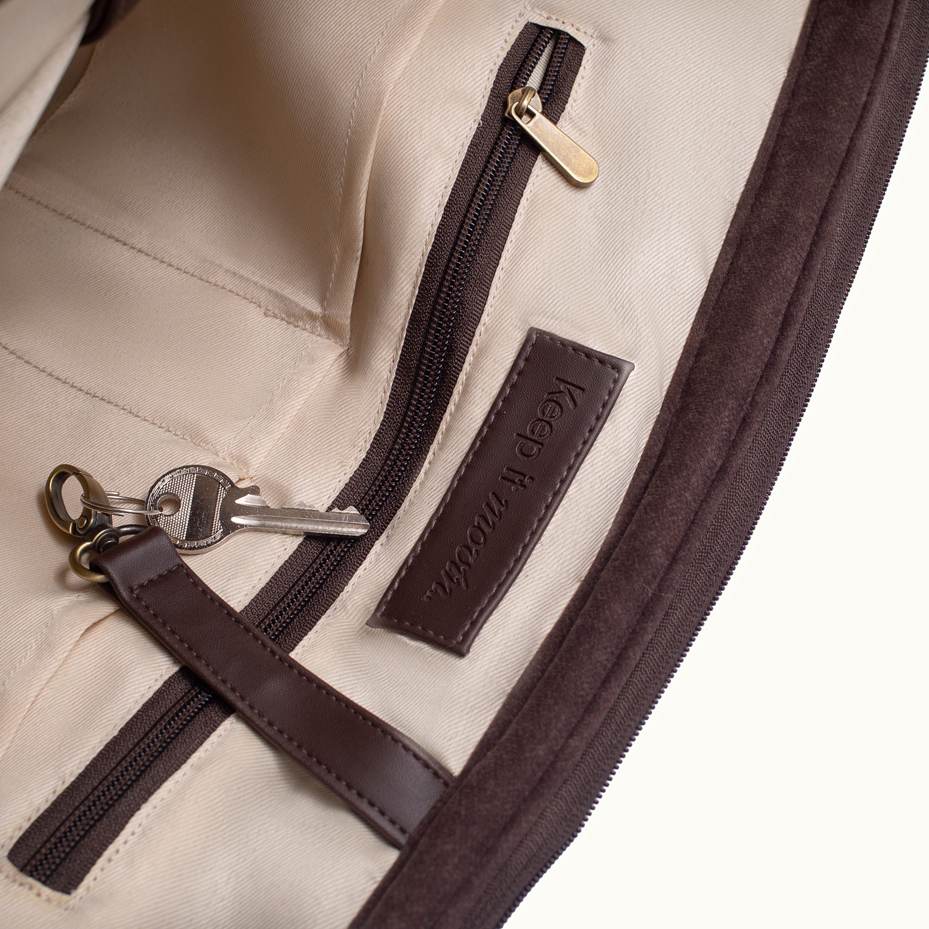 Organiser with built-in key leash